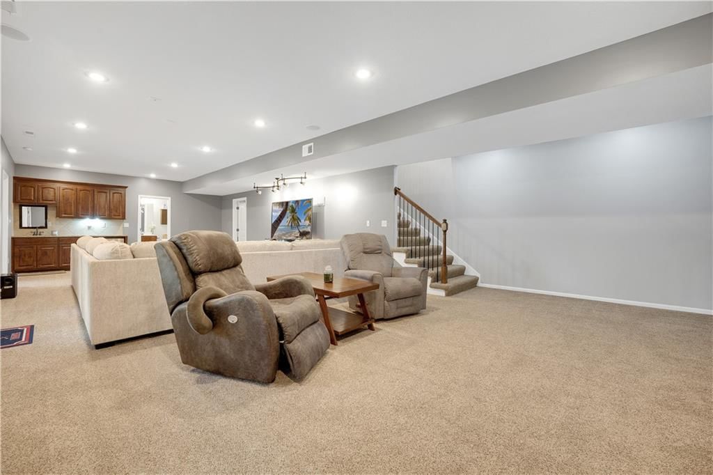 1211 Holland Square — photo 77