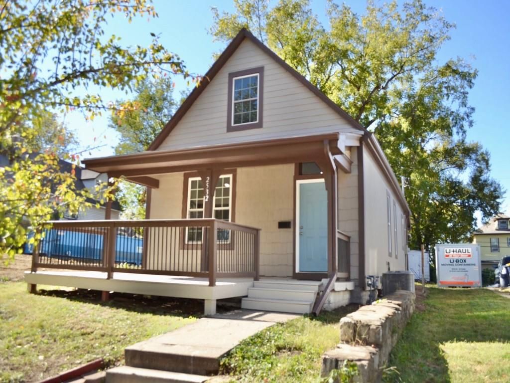 2532 Olive Street — photo 50