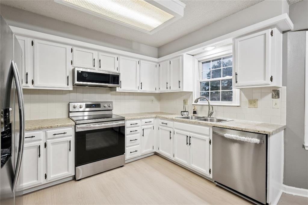 14813 W 150TH Pl Place — photo 9