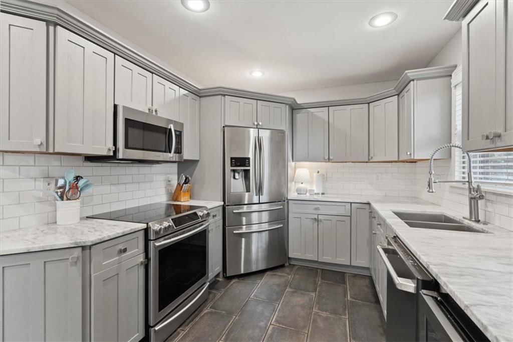 318 NW Briarcliff Road — photo 12