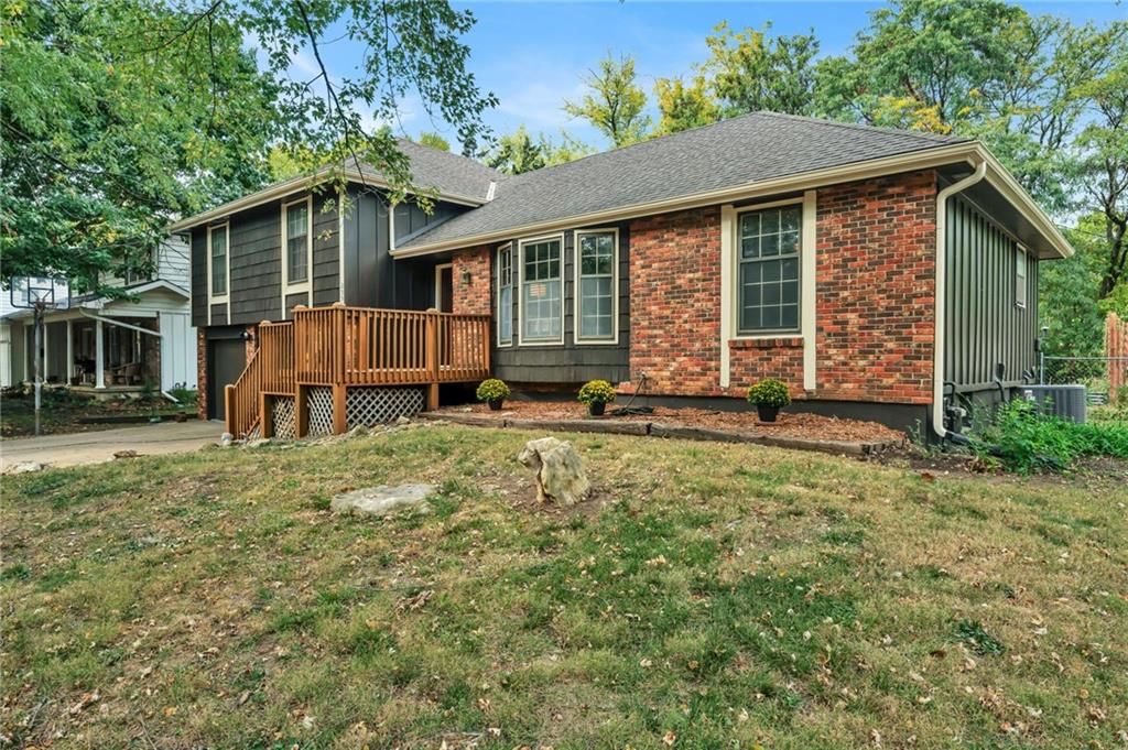 2556 Jasu Drive — photo 2
