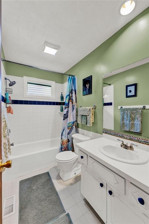 2556 Jasu Drive — photo 13