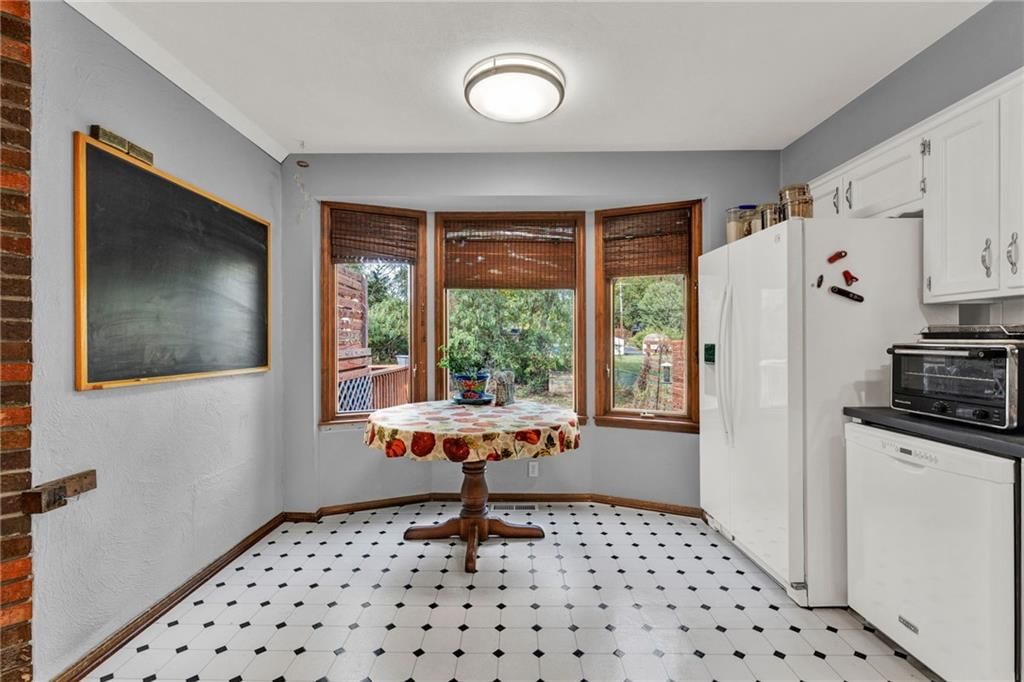2556 Jasu Drive — photo 20