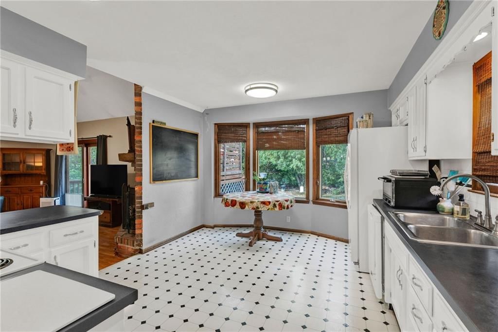 2556 Jasu Drive — photo 22