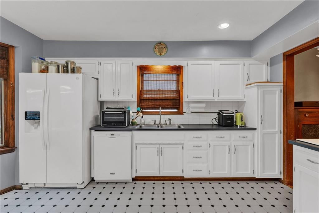 2556 Jasu Drive — photo 23