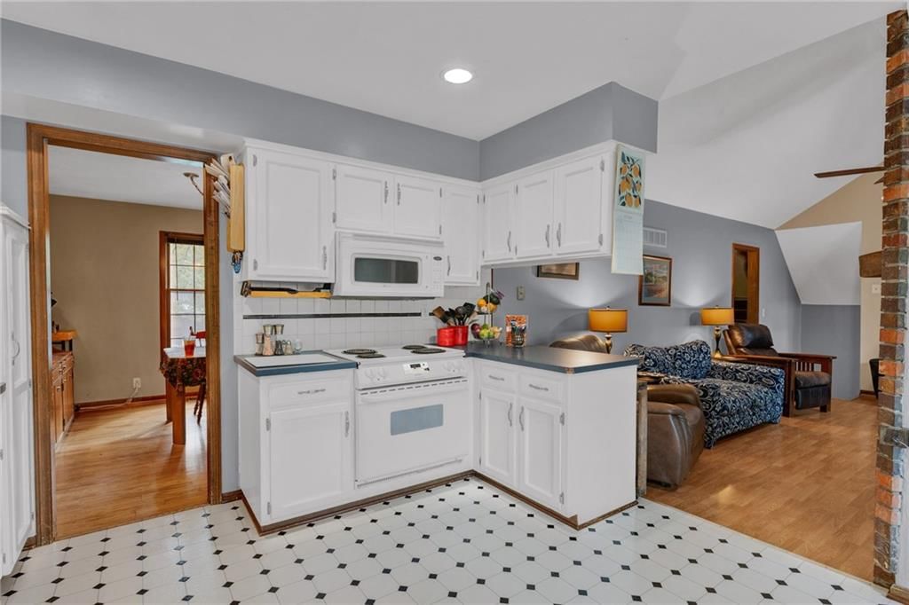 2556 Jasu Drive — photo 24