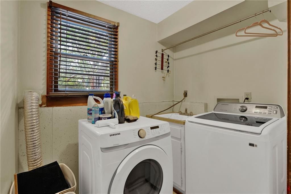 2556 Jasu Drive — photo 28