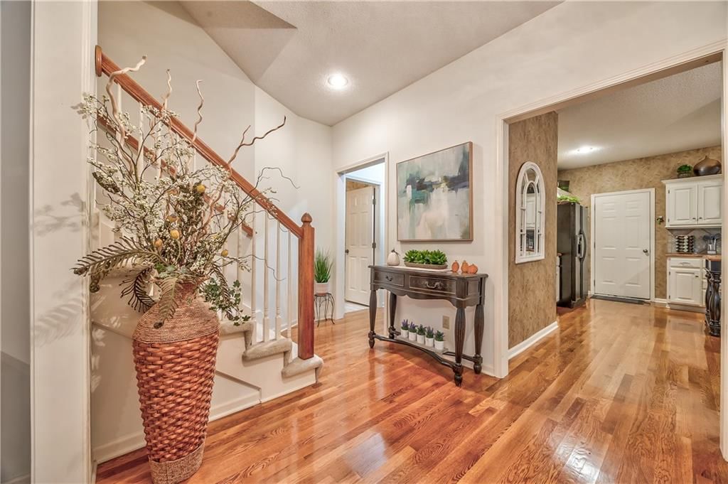 14306 Russell Street — photo 4