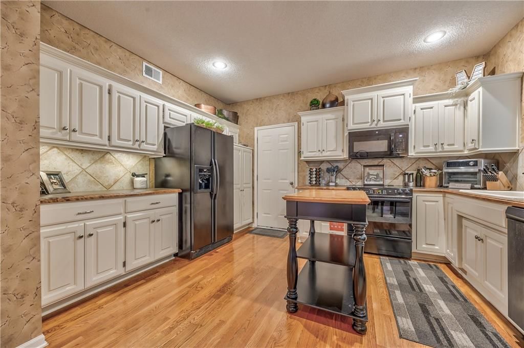 14306 Russell Street — photo 10