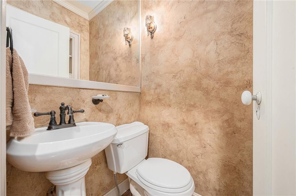 638 W 67th Street — photo 20