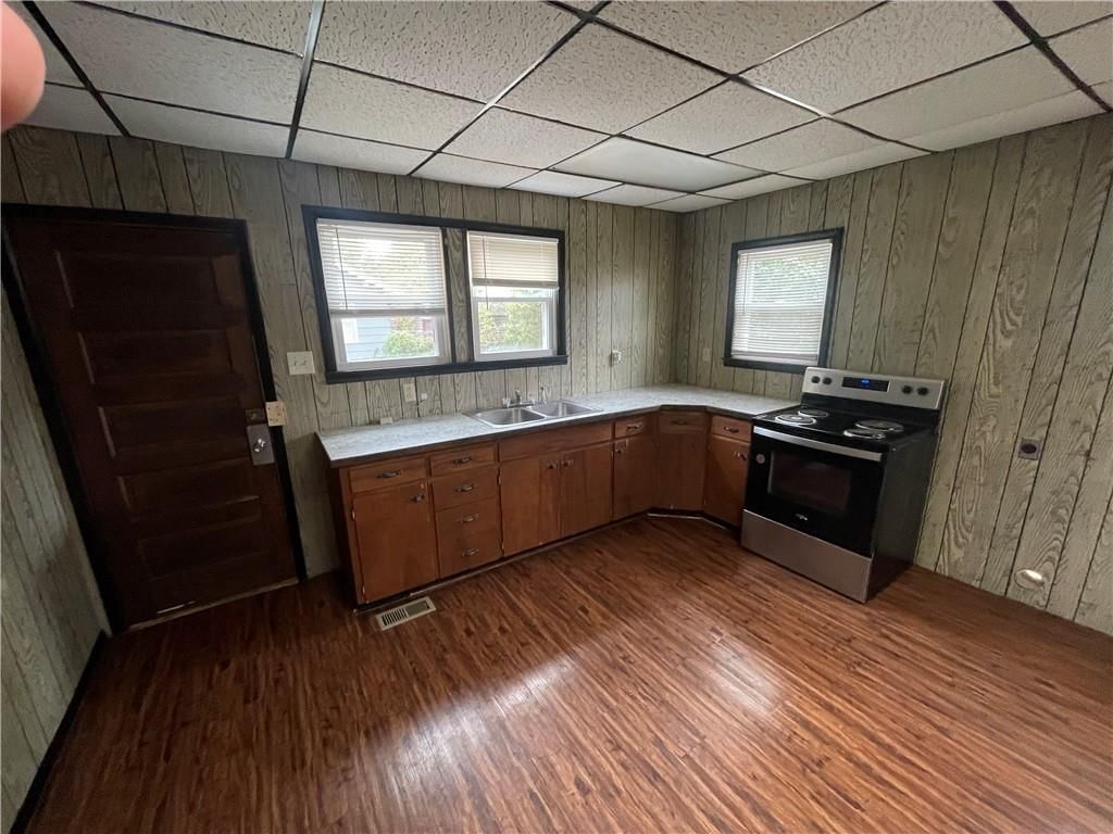 106 E Carlton Street — photo 6