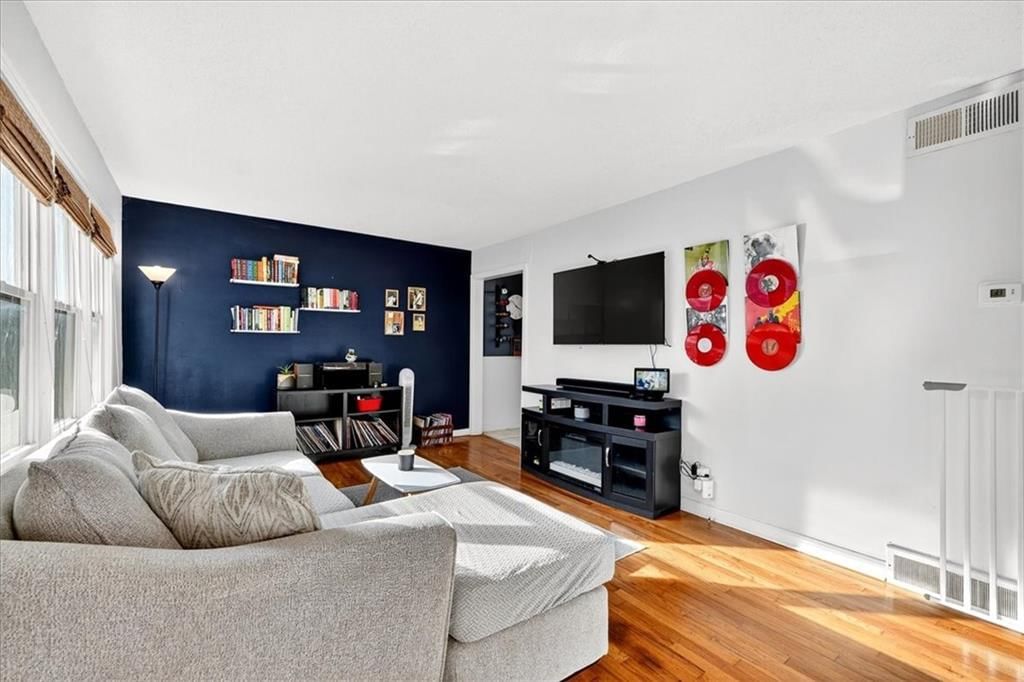 1100 E Cedar Street — photo 3
