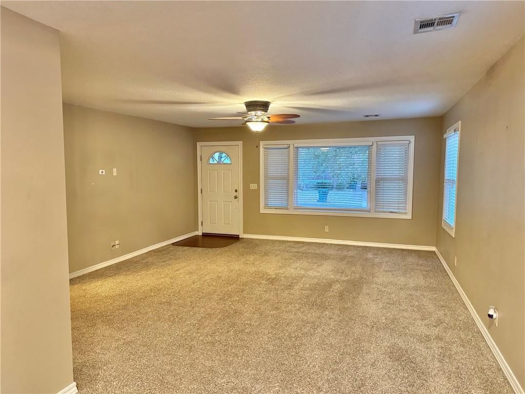 1911 S Locust Street — photo 2