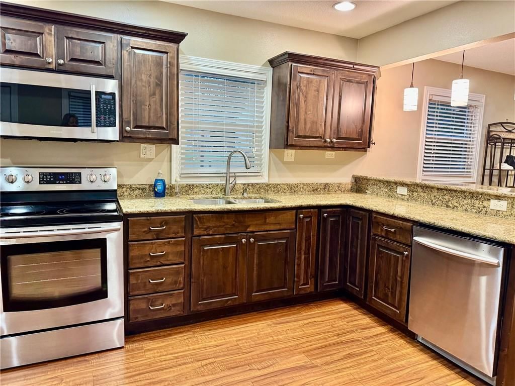 1911 S Locust Street — photo 12