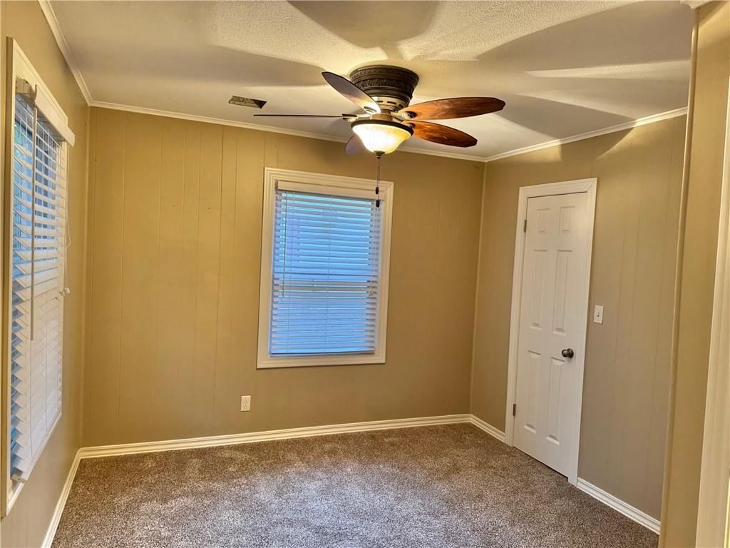 1911 S Locust Street — photo 18