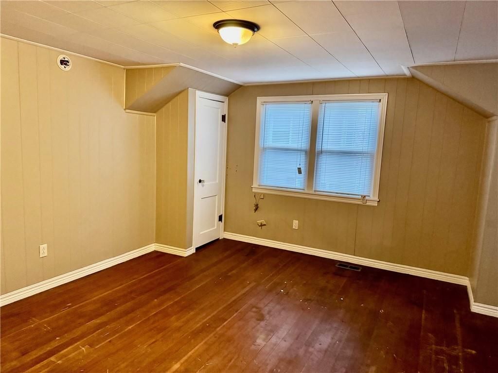 1911 S Locust Street — photo 22