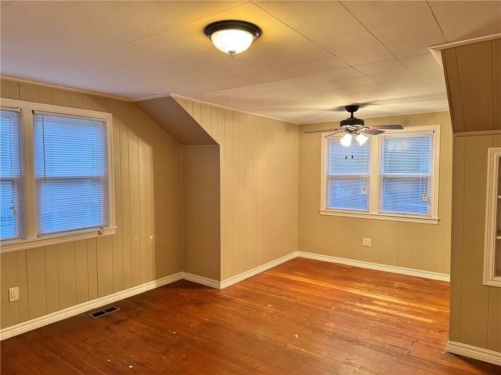 1911 S Locust Street — photo 23