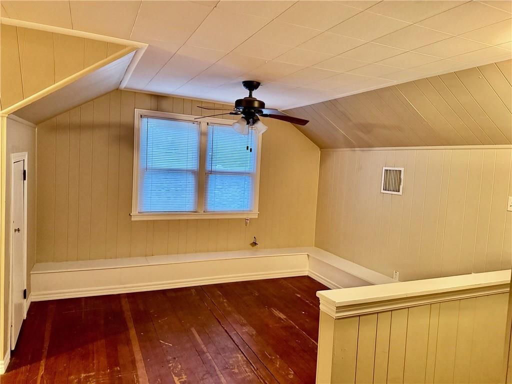 1911 S Locust Street — photo 28