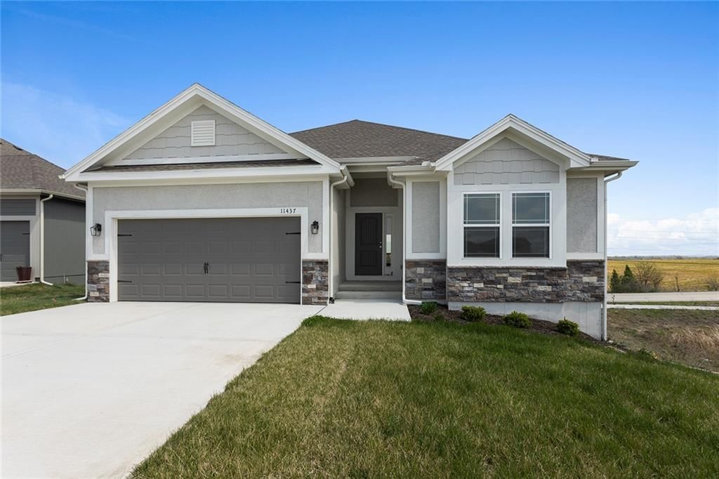 11437 N Auburndale Circle, Kansas City, MO