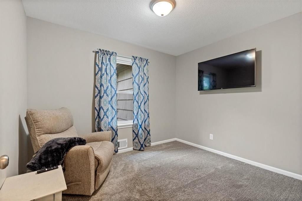 Photo 15 of 31 - 8704 W 88th Street