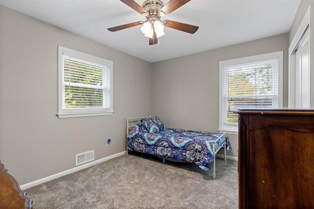 Photo 17 of 31 - 8704 W 88th Street
