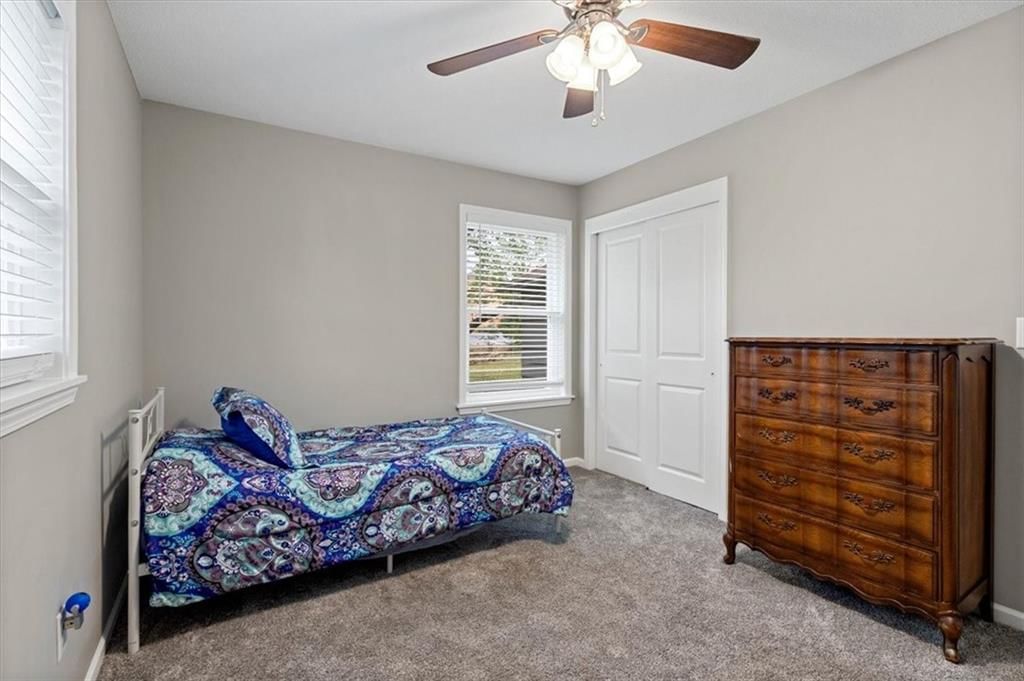 Photo 18 of 31 - 8704 W 88th Street