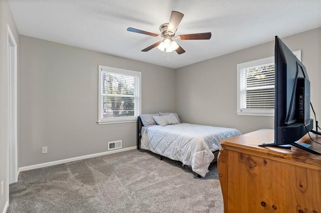 Photo 19 of 31 - 8704 W 88th Street