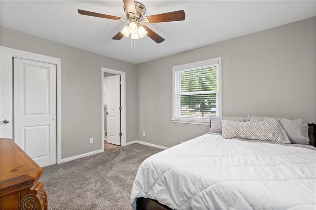 Photo 20 of 31 - 8704 W 88th Street