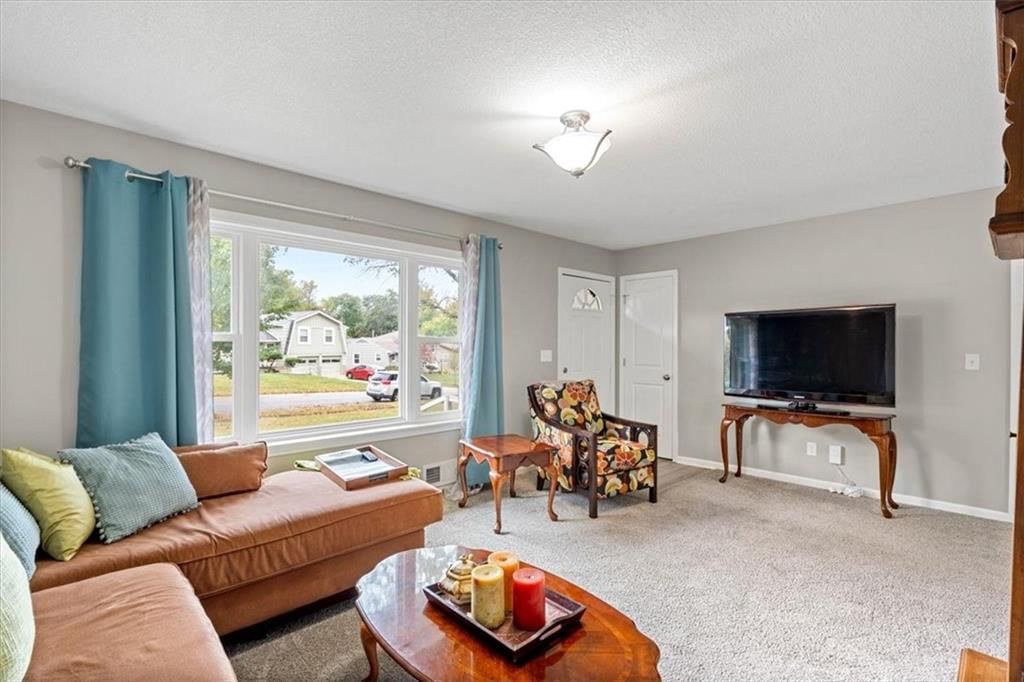 Photo 5 of 31 - 8704 W 88th Street