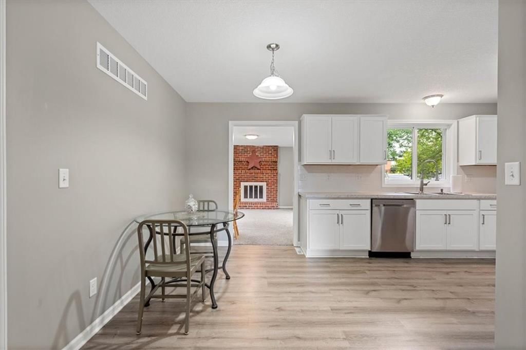 Photo 6 of 31 - 8704 W 88th Street