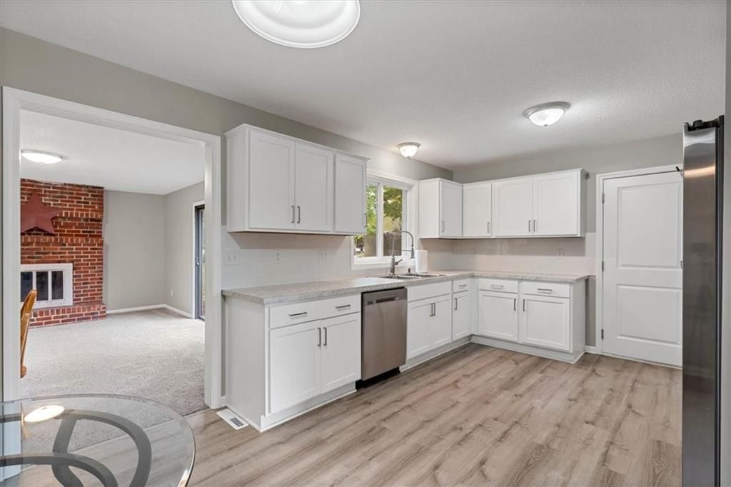 Photo 7 of 31 - 8704 W 88th Street