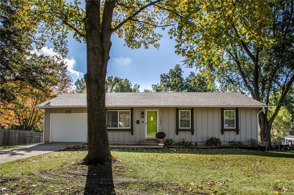 2205 Meadowlark Drive, Harrisonville, MO