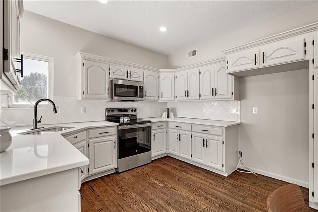 16203 W 157 Terrace — photo 11