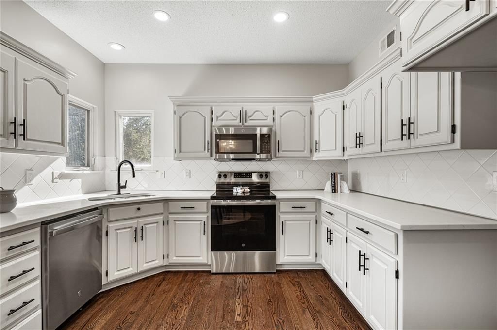 16203 W 157 Terrace — photo 12