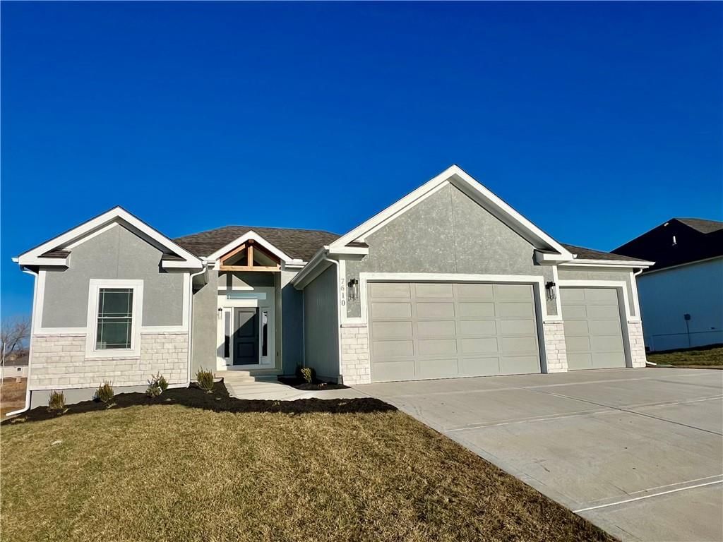 1913 Longview Drive, Liberty, MO