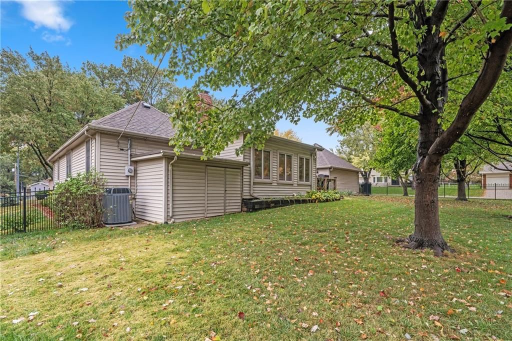 4301 S Briarcliff Avenue — photo 36
