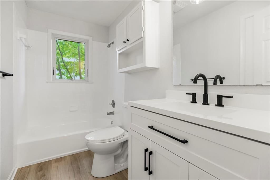 513 E Poplar Street — photo 13