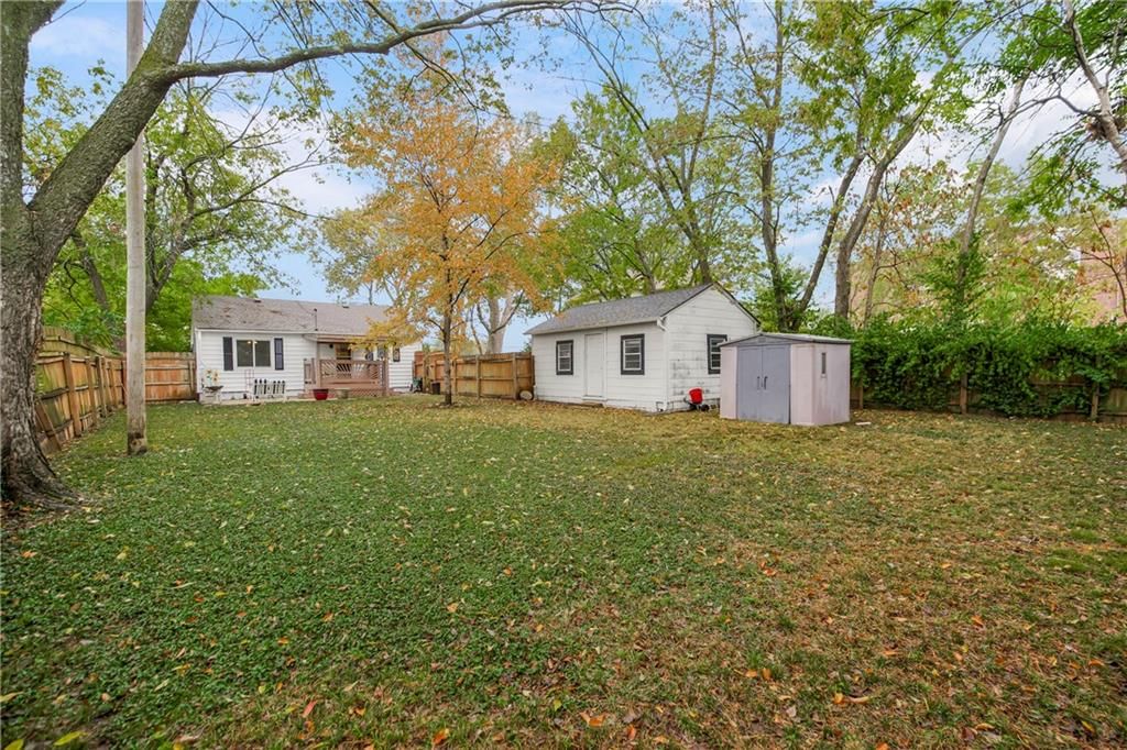 513 E Poplar Street — photo 17