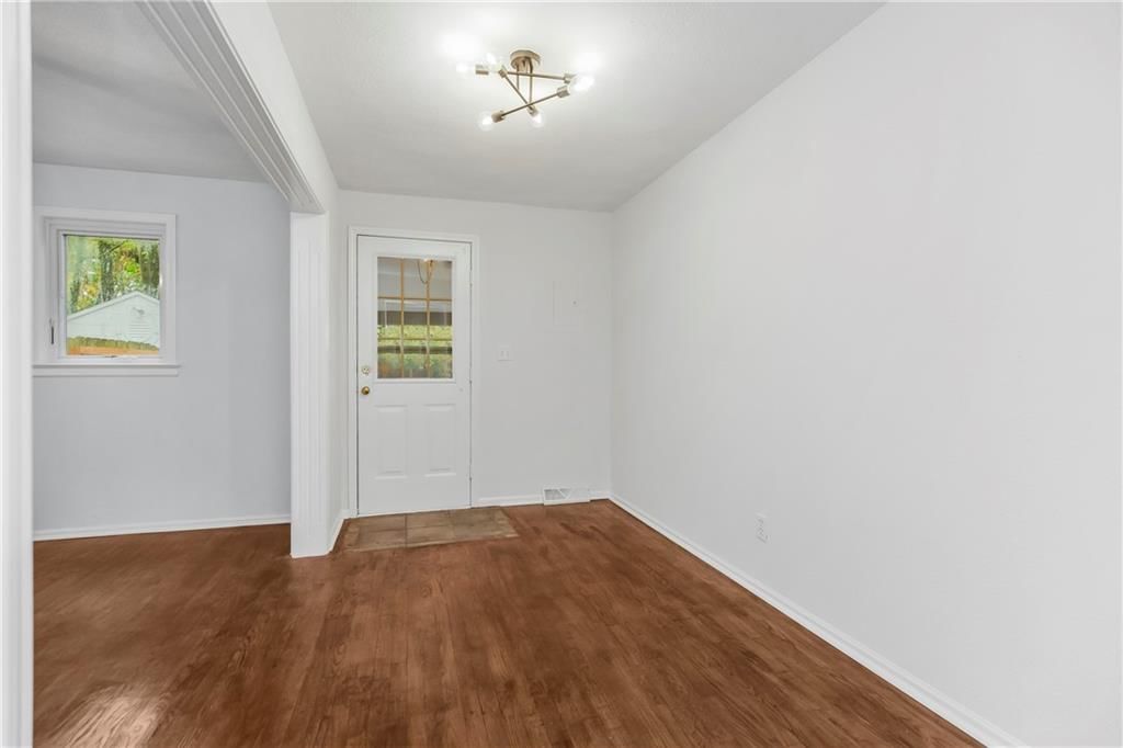 513 E Poplar Street — photo 6