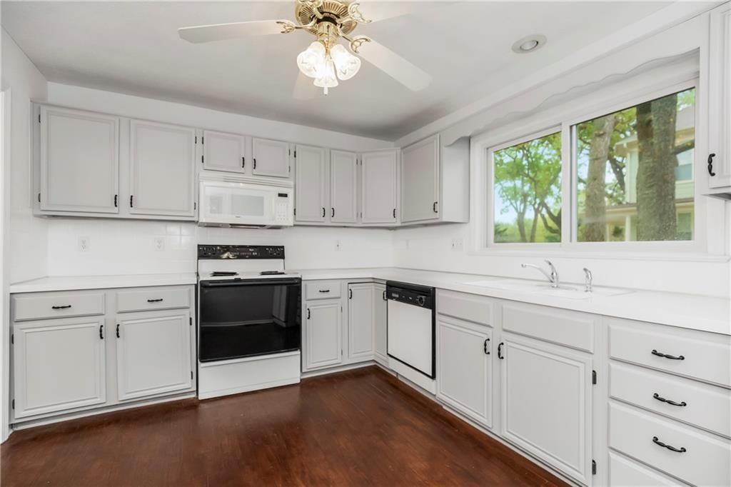 513 E Poplar Street — photo 8