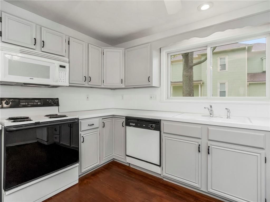 513 E Poplar Street — photo 9