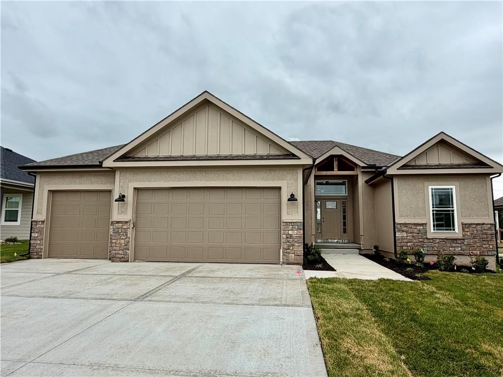 1909 Longview Drive, Liberty, MO