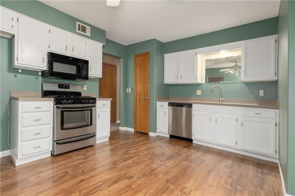 9664 Roe Avenue — photo 11