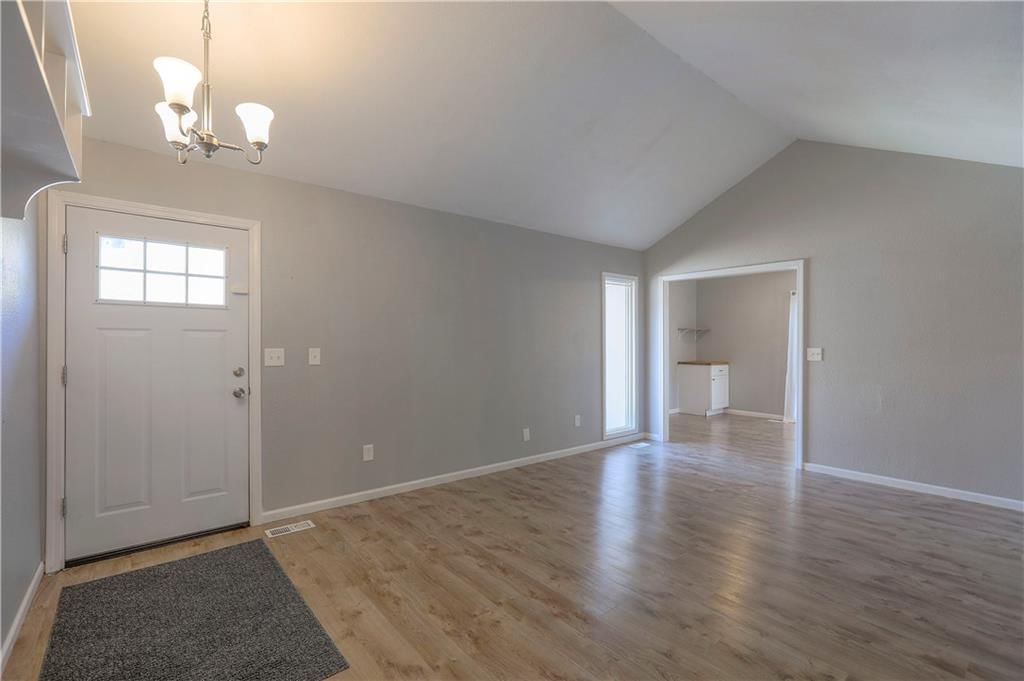 711 NE Ash Street — photo 2