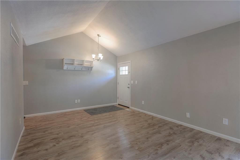 711 NE Ash Street — photo 3