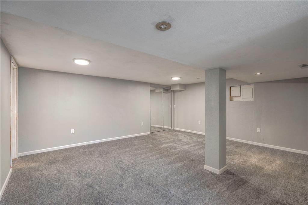 711 NE Ash Street — photo 32