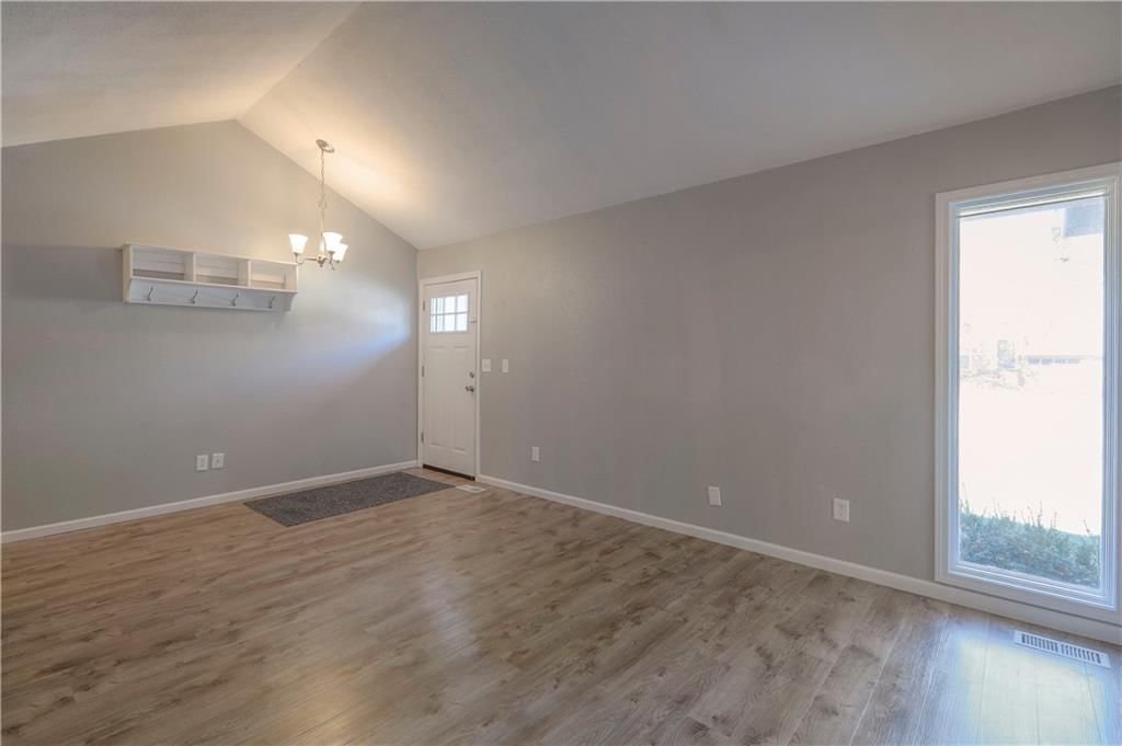 711 NE Ash Street — photo 5