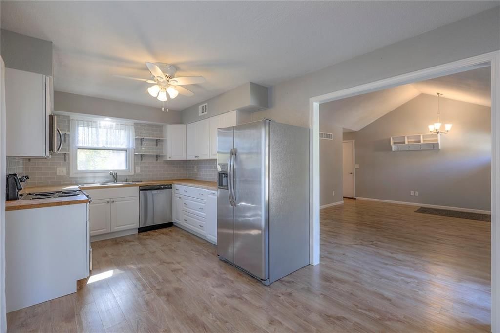 711 NE Ash Street — photo 8