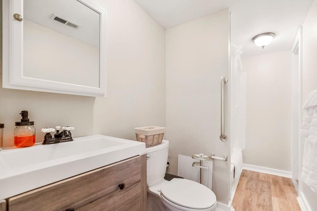3951 Warwick Street — photo 8