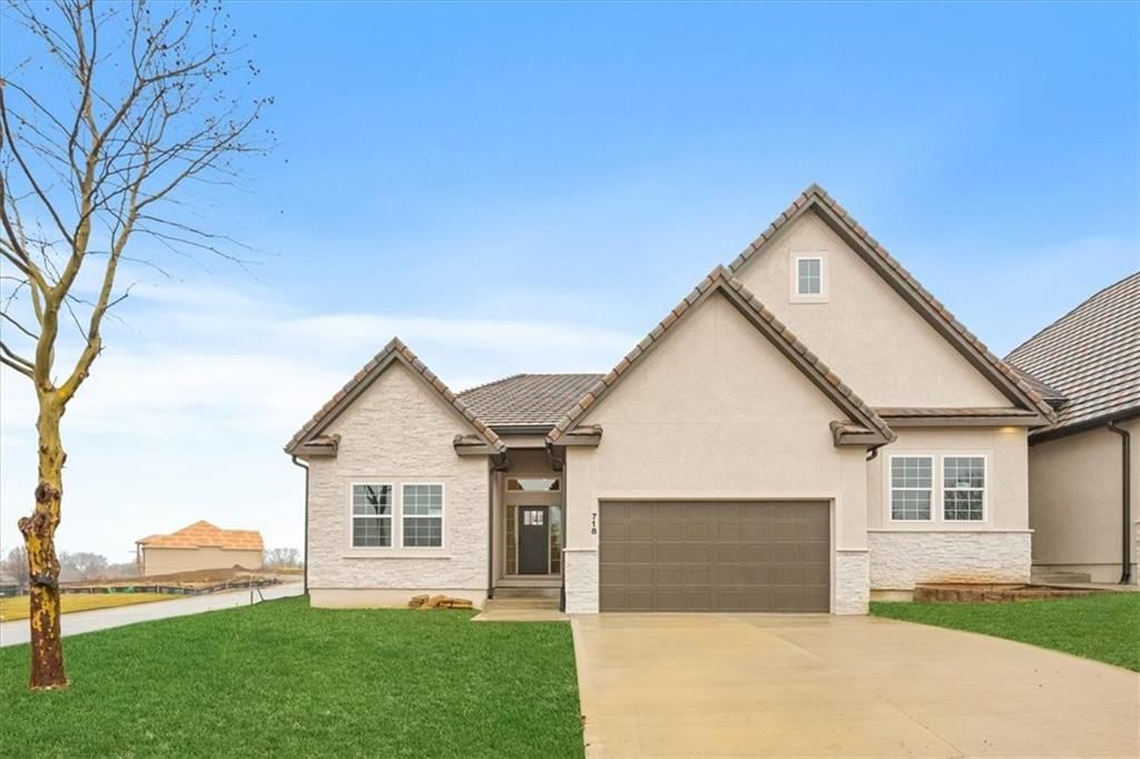 718 NE Lone Hill Drive, Lee's Summit, MO